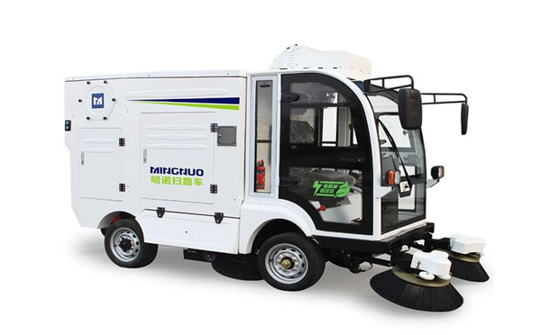 吉木萨尔四轮扫路车MN-S1800配备240L标准垃圾桶